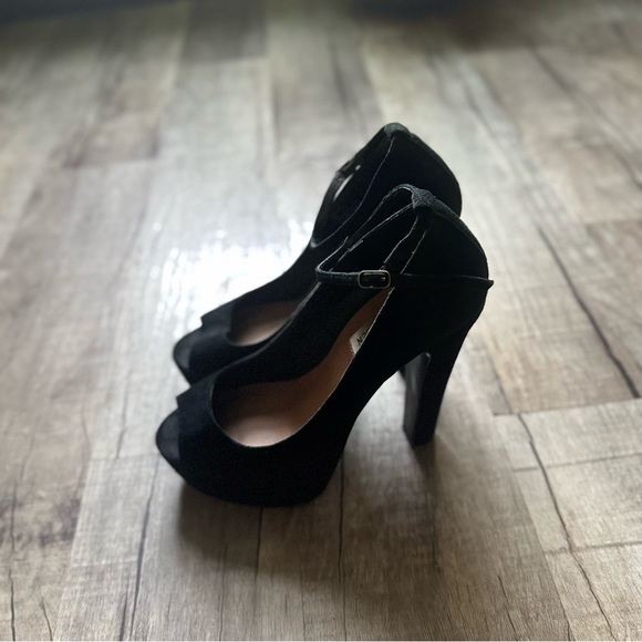 Elegant Black Peep-Toe Heels - Picture 6 of 15